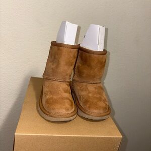UGG Kids Boots in Chestnut Brown